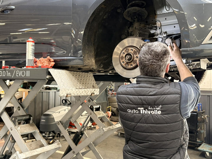 La réparation : entretenir et réparer les véhicules dans nos ateliers